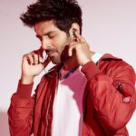 Kartik Aaryan Instagram - Aankhein band kar ke jo ek chehra nazar aaya… ? 🎵 Wrong answers only