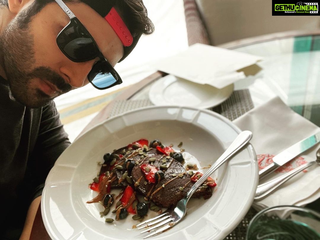 Kartik Aaryan Instagram - Morning meal for #Shehzada π Post the night shoot π¬ #Diet πΌπ» Delhi, India
