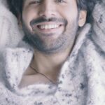 Kartik Aaryan Instagram - Just going to put this here and let it take your breath away! _______________________________________ #ComfortableInDaMENSCH Photographer: Tarun Vishwa( @tarun.vishwa) Photographer's assistant: Jimmy Qureshi Hair: Milan Thapa (@milankepchaki) Makeup: Vicky Salvi (@vickysalvi22) Stylist: Devanshi Tuli (@devanshi.15) Styling assistants: Shivika Paliwal(@shivikapaliwal) Humaira Lakdawala(@humairalakdawala) Produced by: Netflix (@netflix_in) _______________________________________ #kartikaaryan #mensxpcover #dhamaka #celebrity #bollywood #reels #trending #reelsinstagram #reelitfeelit