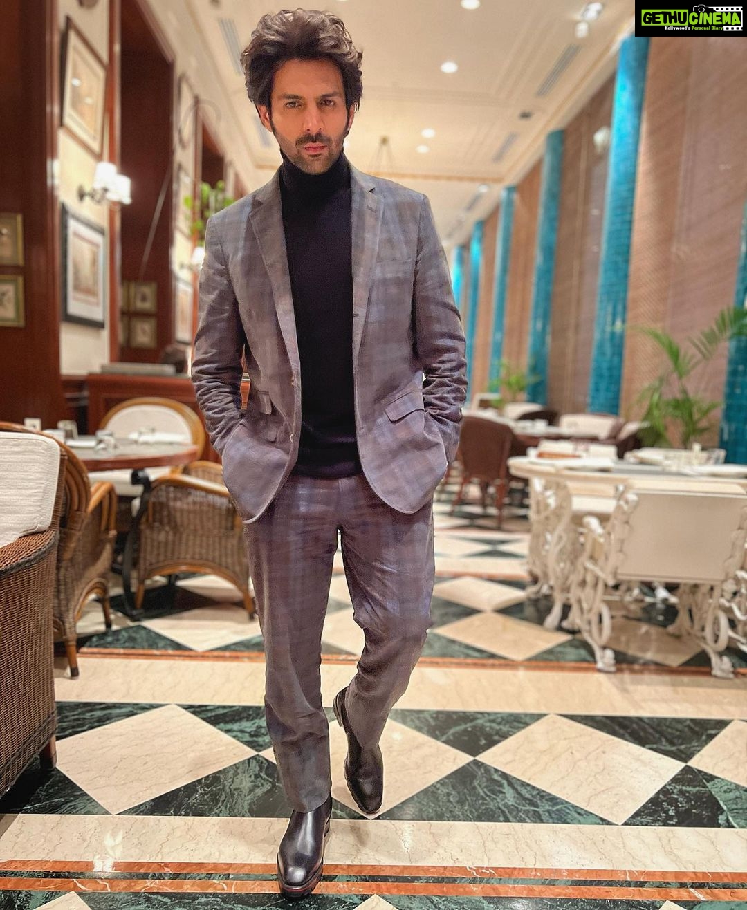 Kartik Aaryan Instagram - Kal Raat ki Tasveer Delhi, India