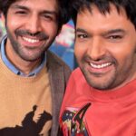 Kartik Aaryan Instagram - How can anyone be so Funny so Consistently for so many Years?? @kapilsharma and team you Rock 🤟🏽 Watch #Dhamaka -edar 💥 Episode of #TheKapilSharmaShow Tonight at 9.30 pm @sonytvofficial