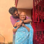 Kartik Aaryan Instagram - Naani Aaryan ❤️😎 Reliving first five years of my life … #NaaniKaGhar 👶🏻