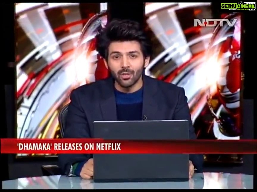 Kartik Aaryan Instagram - #ArjunPathak on Air !! #Repost @ndtv ・・・ Star of the upcoming movie #Dhamaka releasing on 19th Nov in which he plays a news anchor, actor @kartikaaryan showed up at the NDTV studios and of course, we had to let him co-host one of our shows.