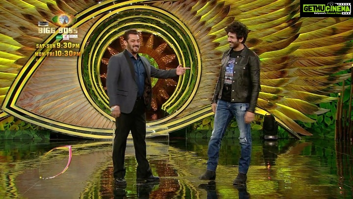 Kartik Aaryan Instagram - Kya announcement hogi !! Salman Khan directs Kartik Aaryan ❤️🙏🏻