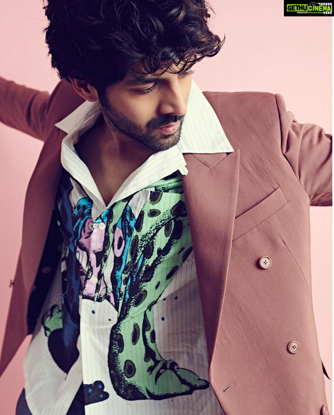 Kartik Aaryan Instagram - रंगीन #ArjunPathak 💥❤️🔥