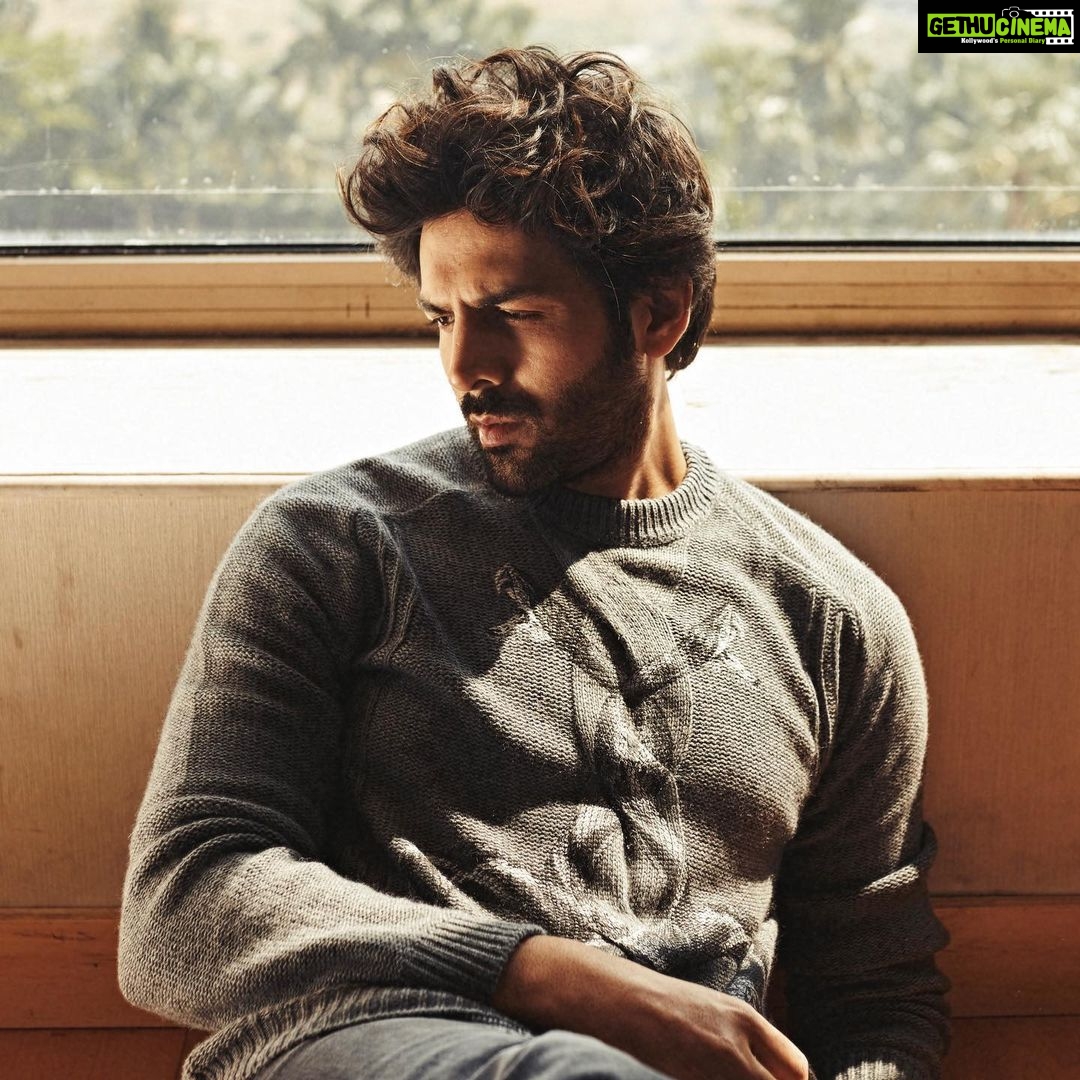 Kartik Aaryan Instagram - Intense hai मामला 💥 #ArjunPathak 🤍 #Dhamaka 💥 #Promotions