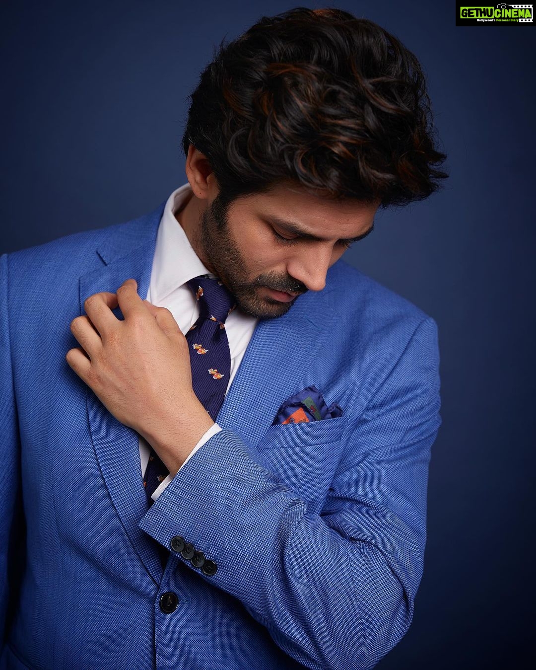 Kartik Aaryan Instagram - #ArjunPathak says lets Bleed Blue 💙 @starsportsindia #Dhamaka 🔥