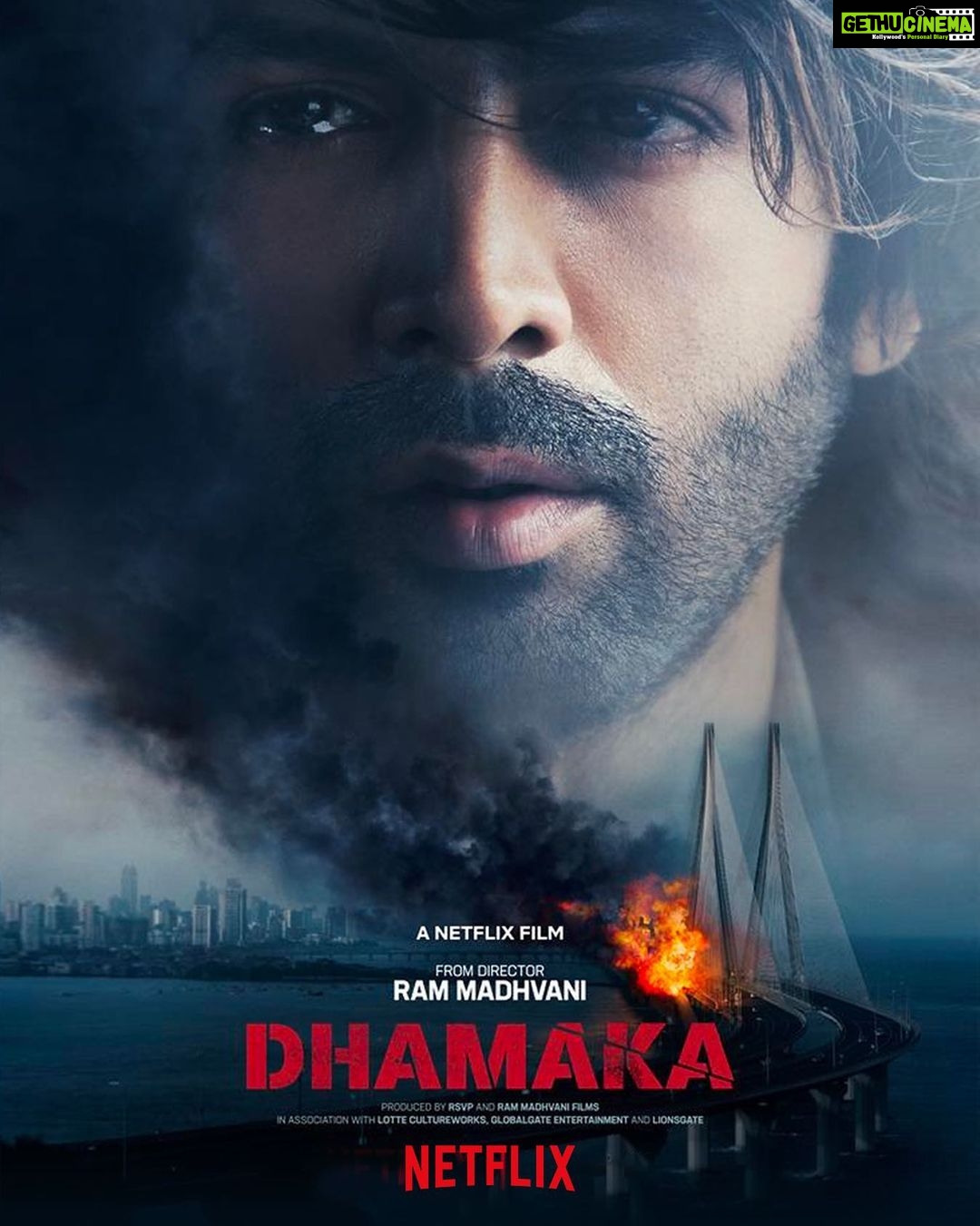 Kartik Aaryan Instagram - Kal hoga #Dhamaka 🔥 👀 Trailer out tomorrow !! #ArjunPathak @madhvaniram @ronnie.screwvala @netflix_in @amitamadhvani @rsvpmovies @mrunalthakur @amrutasubhash @strictlyvikas @vishwajeetpradhan @puneetvuneet @chaayaankan @SiaBhuyan @rheaazz @kayozeirani @shraddhapasi @theiatekchandaney @nidhirungta1 @jaykanojia @manoharvermaaction #AbhimanyuRay @vishalkhurana_ @officialrmfilms