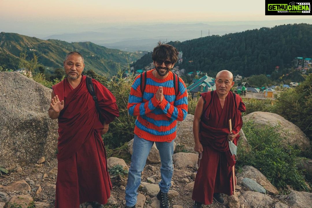 Kartik Aaryan Instagram - Monk Monkey Monk 🙏🏻