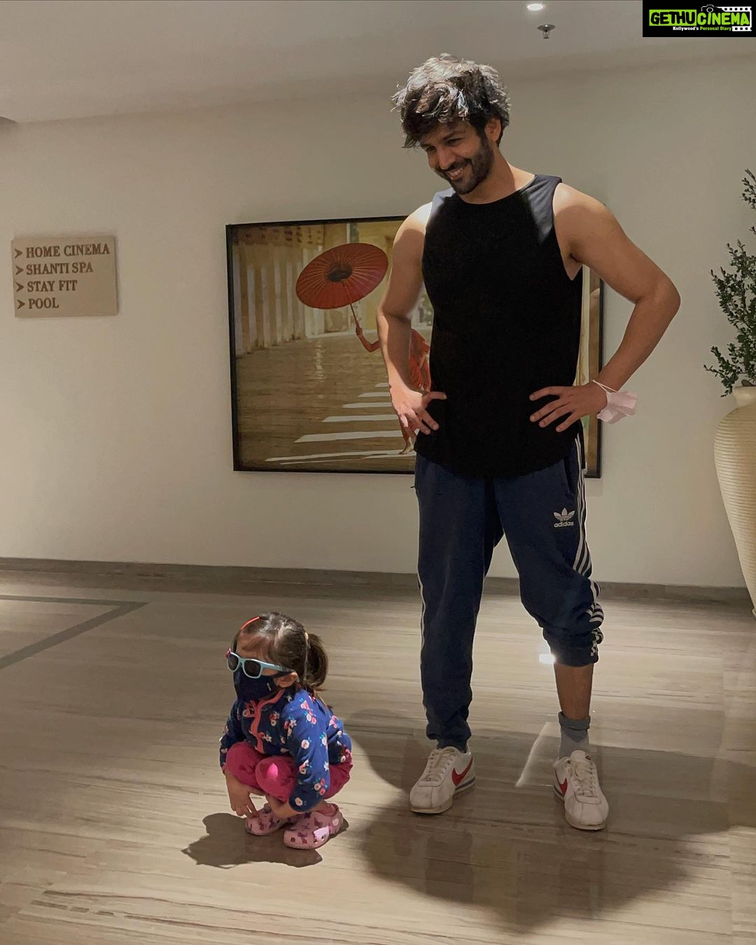 Kartik Aaryan Instagram - Bade Miyan Chote Miyan