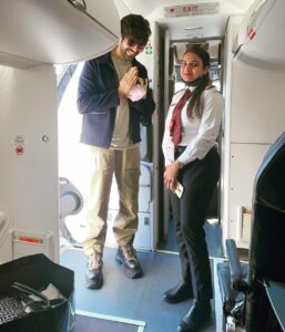 Kartik Aaryan Instagram - Be it in life or a Flight 
Whenever they are driving it, 
You will always land safe 🙏🏻👩🏻‍✈️