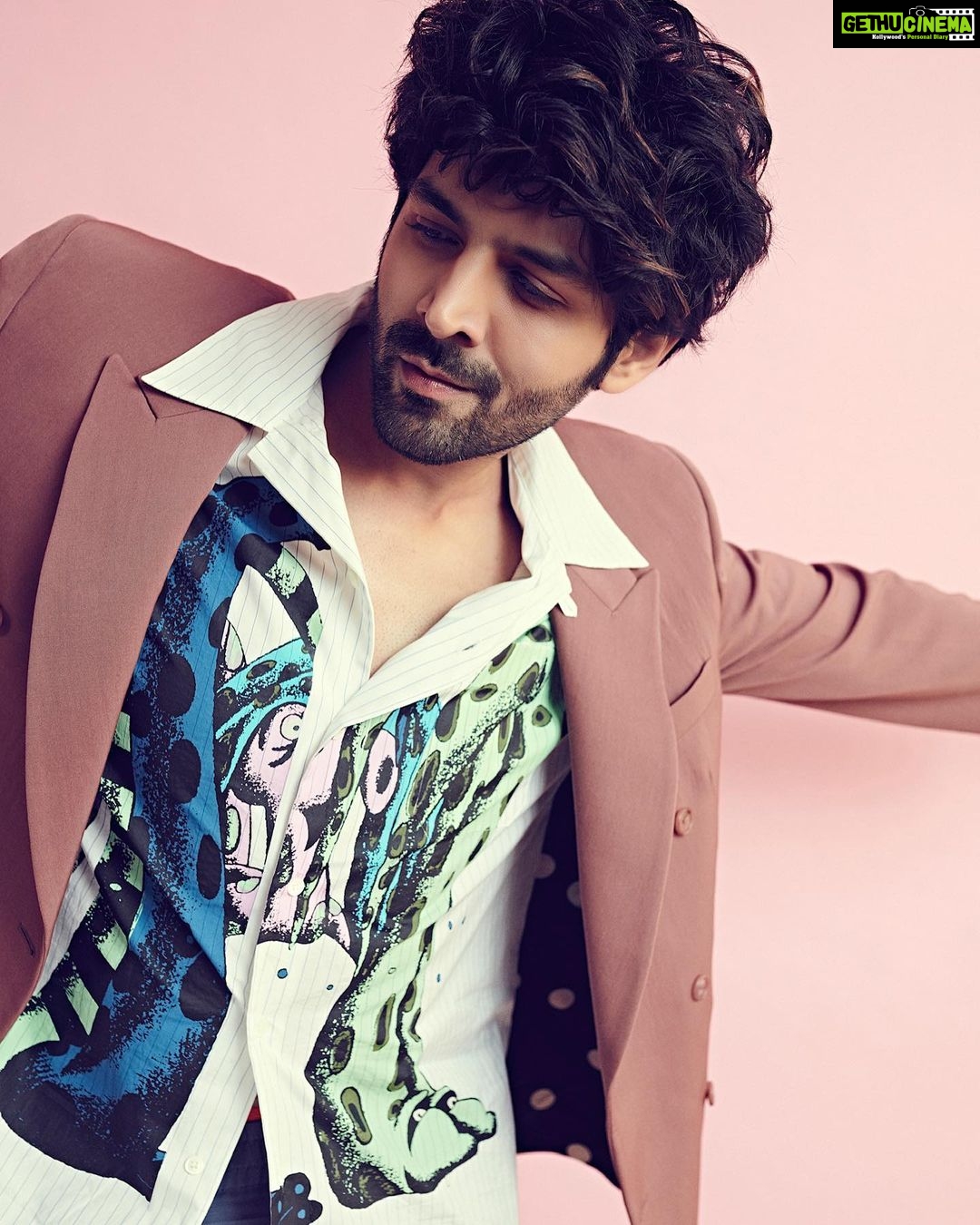 Kartik Aaryan Instagram - रंगीन #ArjunPathak 💥❤️🔥