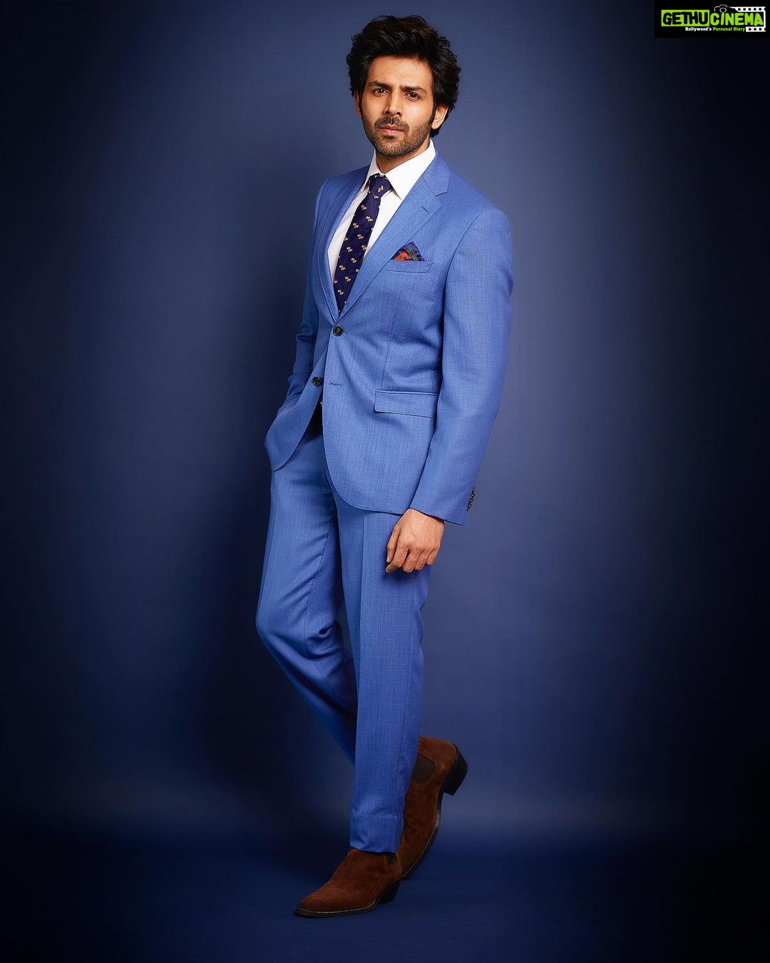 Kartik Aaryan Instagram - #ArjunPathak says lets Bleed Blue 💙 @starsportsindia #Dhamaka 🔥