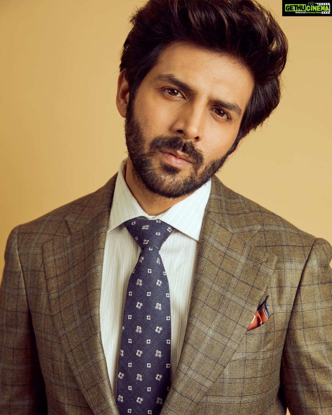 Kartik Aaryan Instagram - Mainu Suit Suit Karda