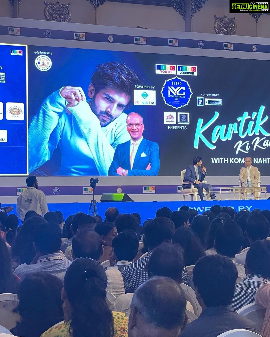Kartik Aaryan Instagram - Jaha Youth Vaha Kartik 😂 National Youth Conclave 2022 @komal.nahta sir 🙏🏻 Jodhpur ❤️ Jodhpur Rajsthan
