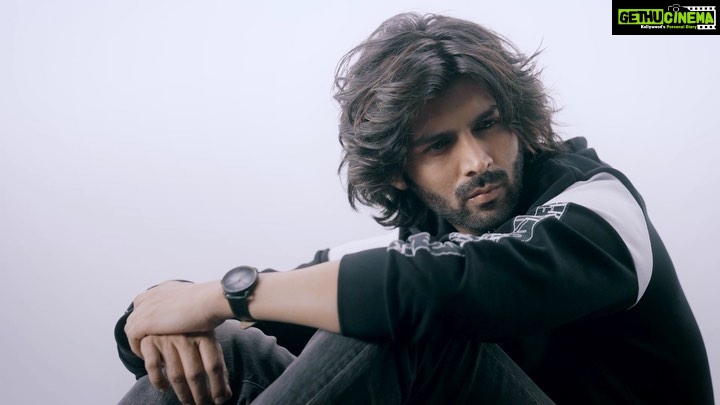 Kartik Aaryan Instagram - Make every second count ⌚️ @armaniexchange #Ad #AXTime #AXchange #KartikXArmani