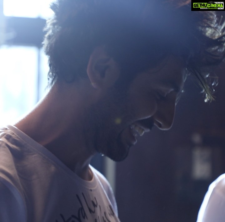 Kartik Aaryan Instagram - Its a Wrap !! 🎬 A character that will always stay like a shadow with me 🖤 #Freddy will see you at the theatres 🐢 @alayaf @ghoshshashanka @ektarkapoor @jayshewakramani @shobha9168 @ipritamofficial @kamera002 @aseemarrora #ParveezShaikh @ruchikaakapoor @gauravbose_vermillion @balajimotionpictures @nlfilms.india