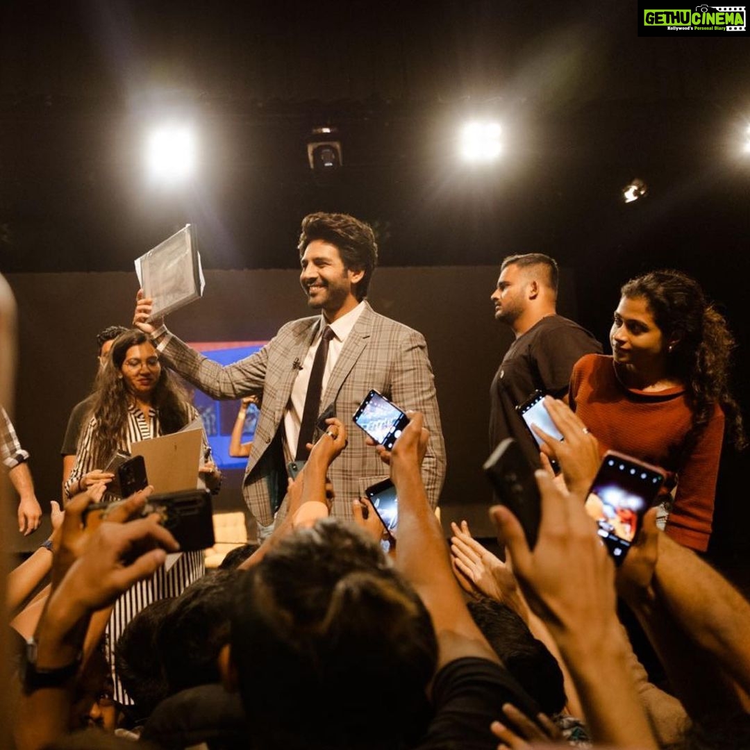 Kartik Aaryan Instagram - Back Row se Front Row tak ❤️