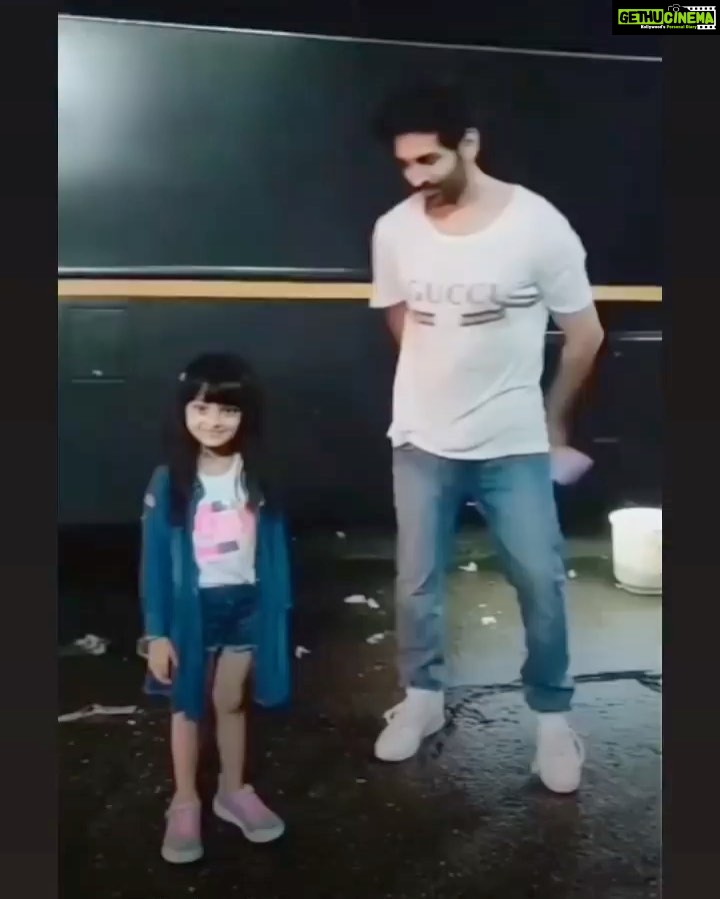 Kartik Aaryan Instagram - Small moments that make you feel grateful ❤️🙏🏻