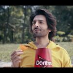 Kartik Aaryan Instagram - Doritos ka CRUNCHnama 🔥😋 @doritosindia #Ad #ForTheBold #Doritos