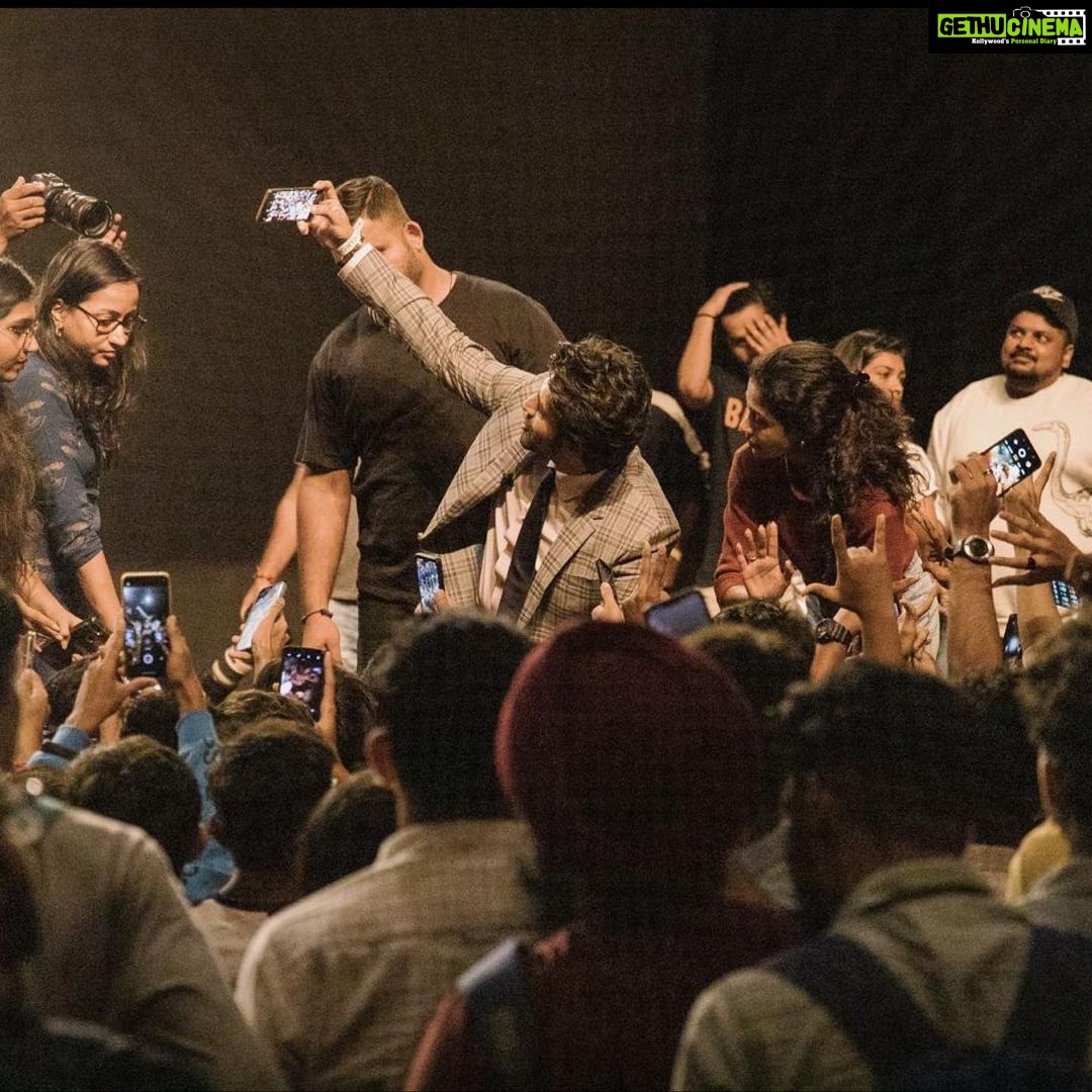 Kartik Aaryan Instagram - Back Row se Front Row tak ❤️
