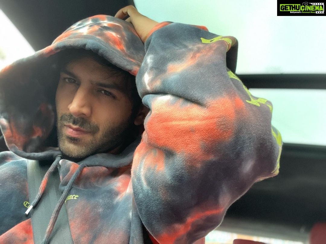 Kartik Aaryan Instagram - All you need is Empty Streets, Long Drive, Good Music and a Full Tank ⛽️ Off to Sunday Shoot 🎥 Victoria Terminus - VT
