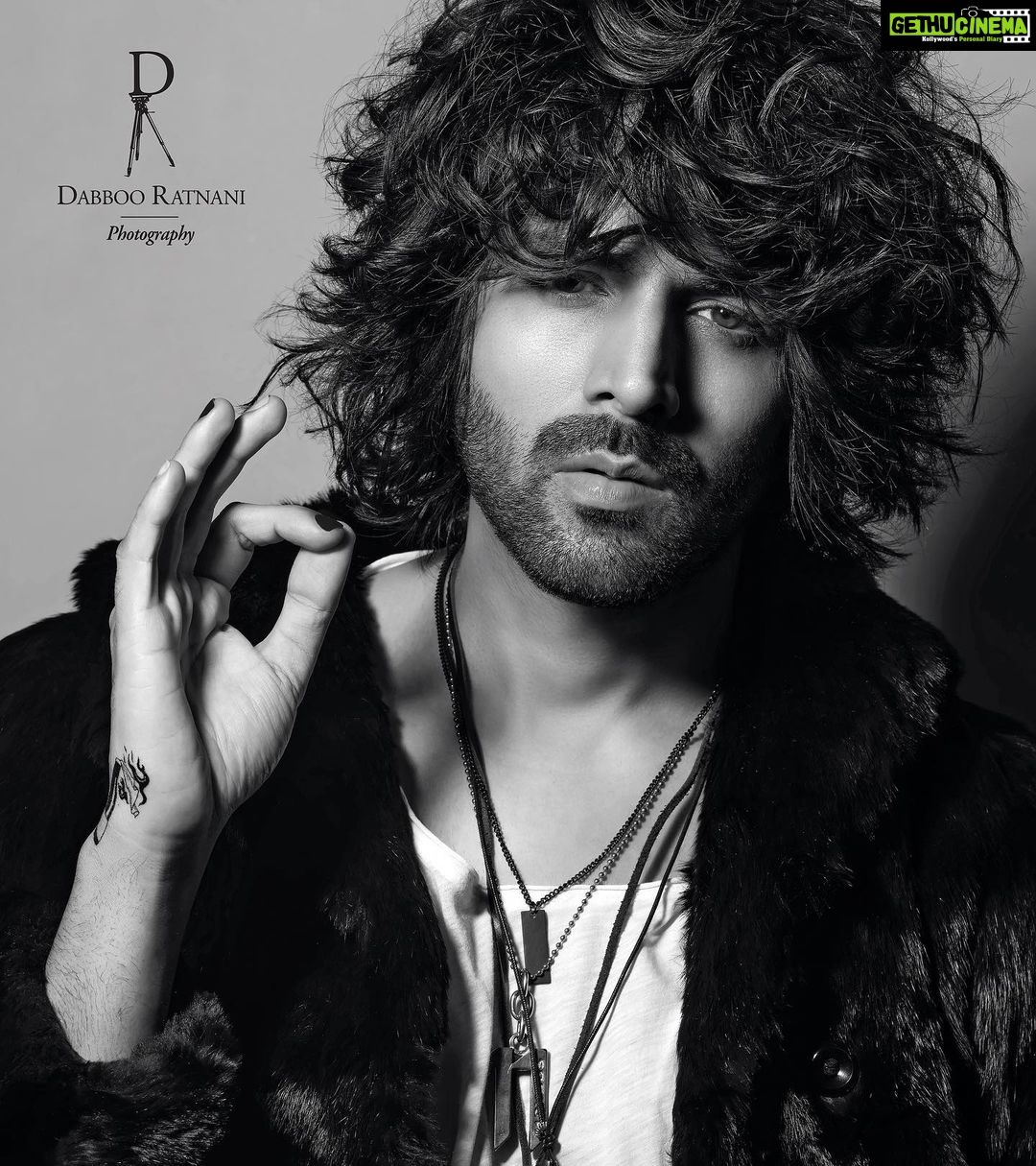 Kartik Aaryan Instagram - The Number 1 Shot 🖤 #DabbooRatnaniCalendar2021