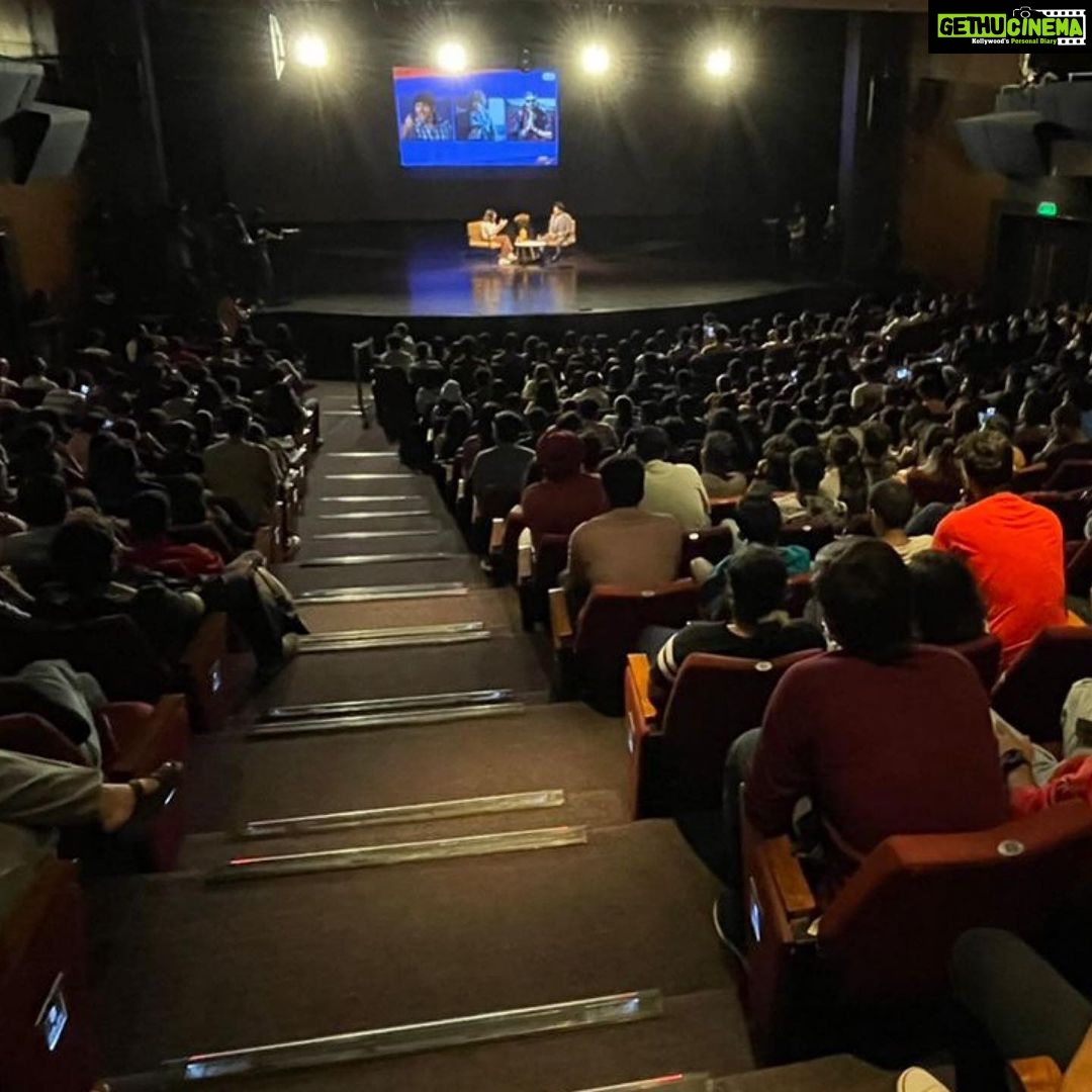 Kartik Aaryan Instagram - Back Row se Front Row tak ❤️