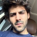 Kartik Aaryan Instagram – Kitna sexy dikh raha hoon ??