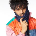 Kartik Aaryan Instagram – Don’t try this in public 😷 
#MaskHaiZaroori