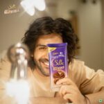 Kartik Aaryan Instagram - Craving big time Aaj tootegi diet ❤️ @cadburydairymilksilk #ChocolateBoy