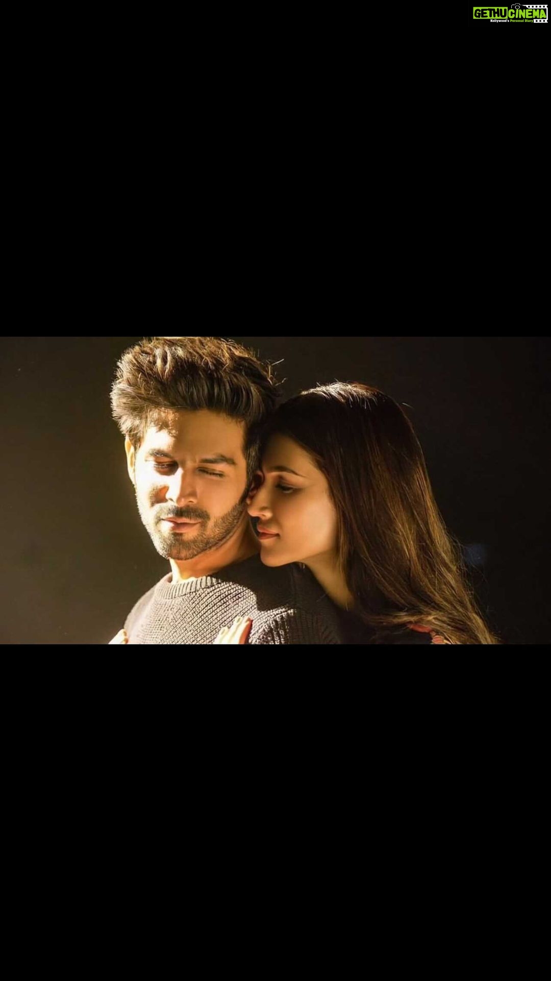 Kartik Aaryan Instagram - I am still overwhelmed by the love that you all have given to the film and #Guddu Thank you 🙏🏻🙏🏻 @laxman.utekar @kritisanon #Dino @aparshakti_khurana @pankajtripathi