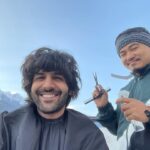 Kartik Aaryan Instagram – Manali mein katega 😬 Manali, Himachal Pradesh