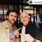 Kartik Aaryan Instagram - Thank you So much Sir ❤️ You are an inspiration 🙏 बस आप जैसा जोश और उत्साह 40 साल बाद मुझमें भी बना रहे 🔥 #REPOST @anupampkher SUPERSTARS: Since the criteria of calling an actor (however good he/she is) a #SuperStar depends on the money their movies make, I am sharing with you all a pic of two SUPERSTARS. At least this year for me! 😬 My film #KashmirFiles made 350crores worldwide and @kartikaaryan’s #BhoolBhulaiyaa2 earned close to 250 crores . Time is changing and so is the audience's taste and the system. Who had ever imagined that a day will come, when my film like #KashmirFiles in the lead will do business of 350cr. It is a good churning! I welcome the change. Hope you all do too! It was such a pleasure to meet #Kartik recently! He is going to be here for a long long time. Both, as an actor and a superstar. मैं तो लगभग पिछले 40 से दौड़ रहा हूँ।और भी बहुत साल अभी दौड़ना है और कार्तिक जैसे नौजवानों के साथ कम्पीट करना है! जय हो!!😎😍 #KuchBhiHoSaktaHsi #SelfPraise #Truth #Journey #MagicOfCinema