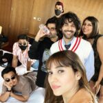 Kartik Aaryan Instagram - Great shoot today with all these posers 🎥 Missed my team a lot 💛