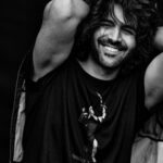Kartik Aaryan Instagram – Hair aur tooth paste ka toh ad kar hi sakta hu
Kya bolte ho 🤷🏻♀️