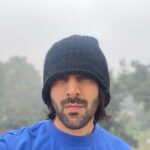 Kartik Aaryan Instagram – सर्दियों में आलू के पराठे हरी चटनी के साथ खाकर , धूप में मगरमच्छ की तरह पड़े रहने में जो सुख है, उसे ही असली सुख कहा गया है! 🧘