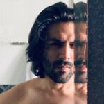 Kartik Aaryan Instagram - Mirror never lies