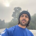 Kartik Aaryan Instagram – सर्दियों में आलू के पराठे हरी चटनी के साथ खाकर , धूप में मगरमच्छ की तरह पड़े रहने में जो सुख है, उसे ही असली सुख कहा गया है! 🧘