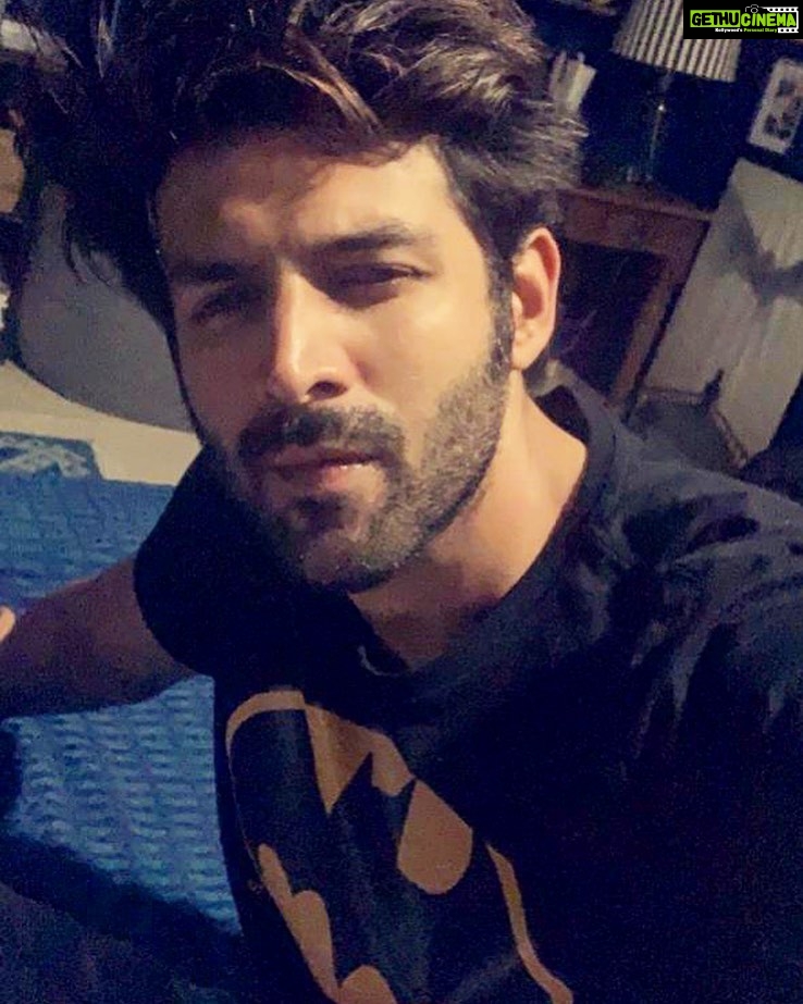 Kartik Aaryan Instagram - Jao pehle use dhoond ke lao Jisne pehla Bat 🦇 khaya