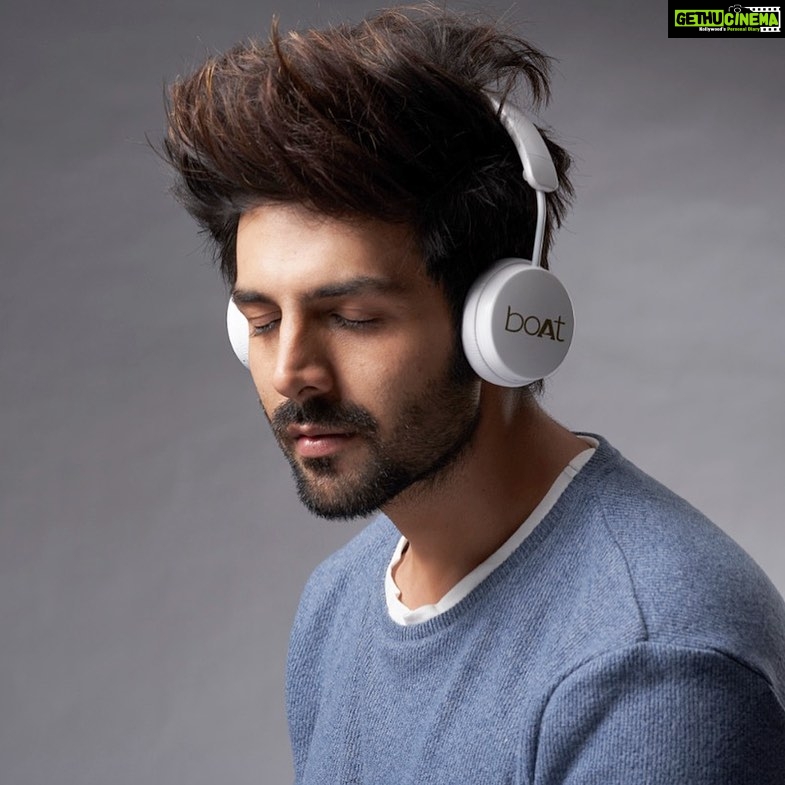 Kartik Aaryan Instagram - Daadhi vaala pyaara bacha kya sun raha hai ? #KokiPie ππΆπ» . . . @boat.nirvana π₯