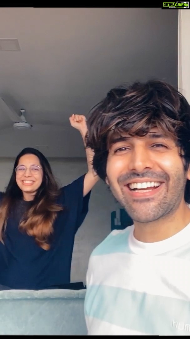 Kartik Aaryan Instagram - Us se badi #GoodNews, Kinchuk ki naukri lag gayi 😂 ... Shayad ... #KokiPoochega 🤫