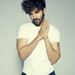 Kartik Aaryan Instagram - 🙏🏻maaf kar do, Shaam ko Koki so gaya tha 😴 Episode 7 tomorrow! Promise #KokiPoochega 🤫