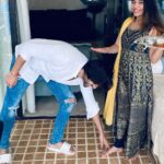 Kartik Aaryan Instagram - Jab behen doctor ho toh Raksha ki zimmedari bhi uski 💪🏻 @dr.kiki_ blessing me !! Happy Rakshabandhan Everyone ❤️