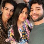 Katrina Kaif Instagram - Back with my ☎️ 👻 boys ………….🌺🌺