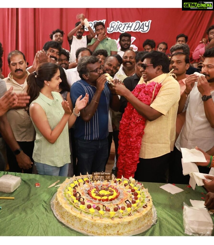 Keerthy Suresh Instagram - Super happy to wrap up #Maamannan along with Vaigai Puyal Vadivel sir's birthday 🥳 Happy Birthday sirrr Thank you for this incredible journey @udhay_stalin, @mariselvaraj84, #FahadhFaasil, #Vadivel sir, @thenieswarcinematographer and Team 🤗♥️