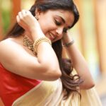 Keerthy Suresh Instagram - ഹൃദയം നിറഞ്ഞ ഓണാശംസകൾ! 🌸 #OnamVibes #Maamannan
