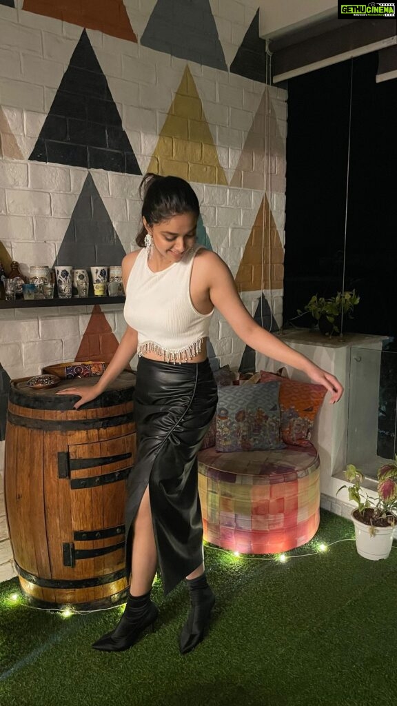 Keerthy Suresh Instagram - Hey Google…turn on the party lights and tune down mid-week blues! What are your weekend plans? Show me your #ManikeMove only on #YouTubeShorts @youtubeindia @tseries.official