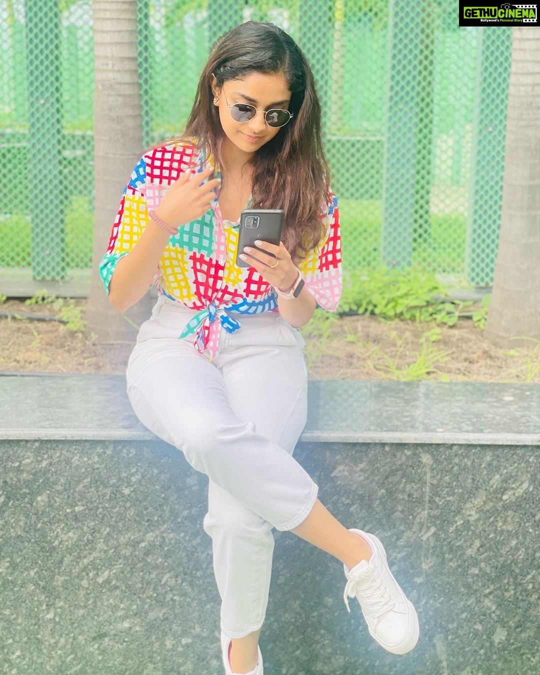 Keerthy Suresh Instagram - Just thought I’ll add some colors to the feed 🤷♀️🌈