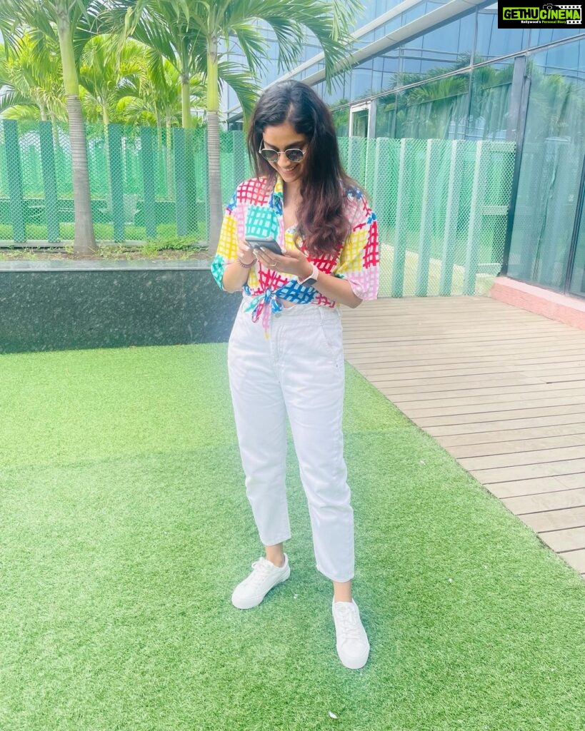 Keerthy Suresh Instagram - Just thought I’ll add some colors to the feed 🤷‍♀️🌈